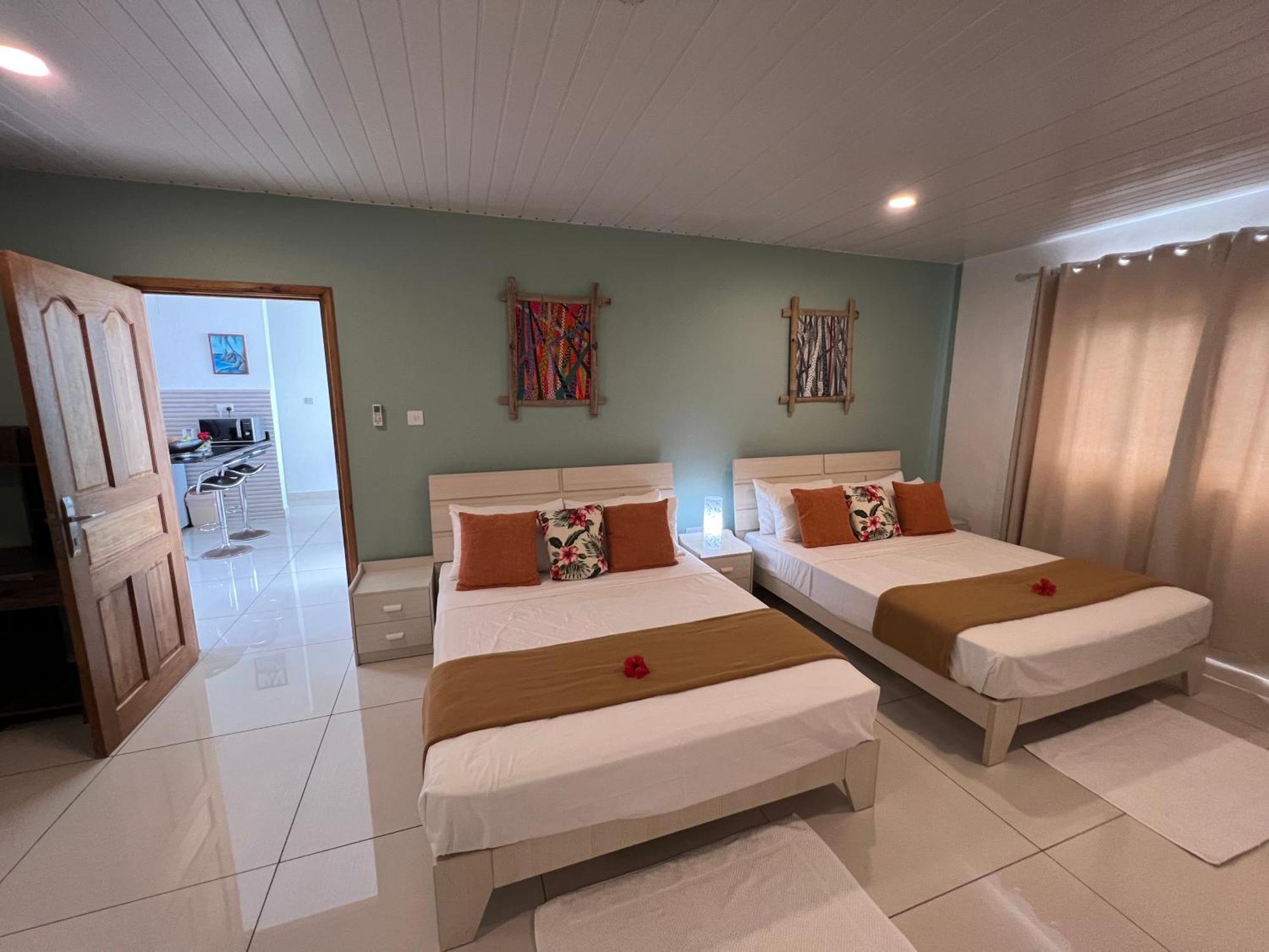Апартаменты Creole Pearl Self-Catering Виктория Экстерьер фото