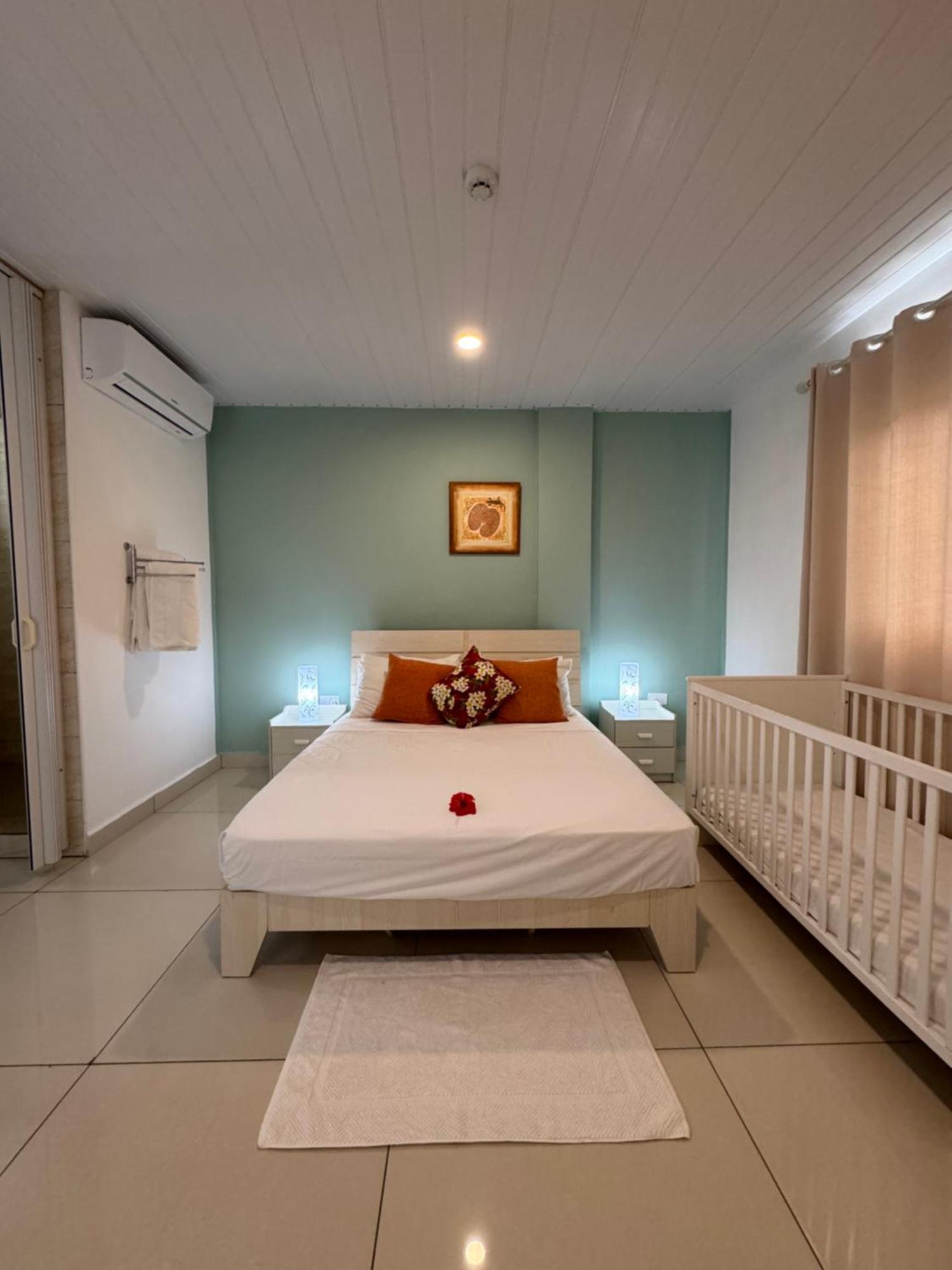 Апартаменты Creole Pearl Self-Catering Виктория Экстерьер фото